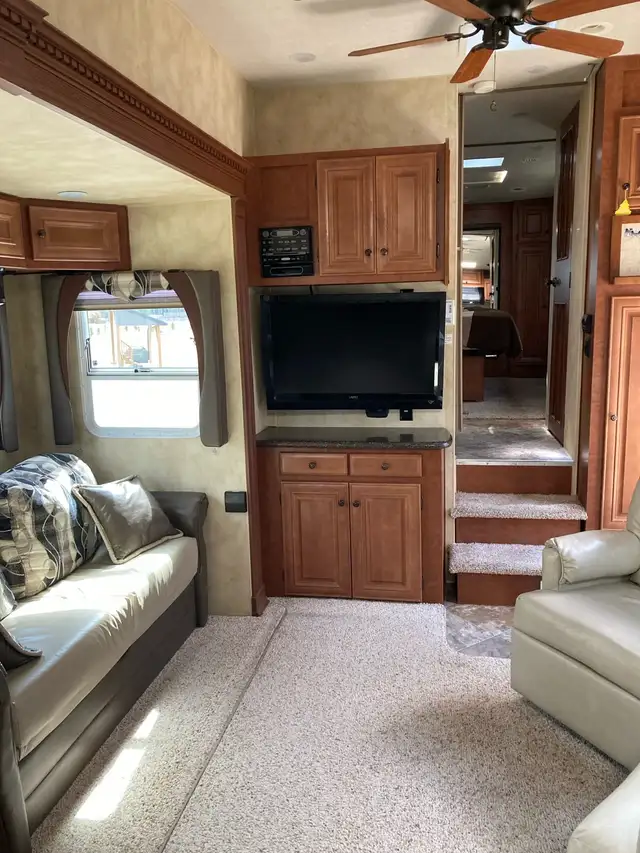 2014 Arctic Fox 29.5K - Photo 4