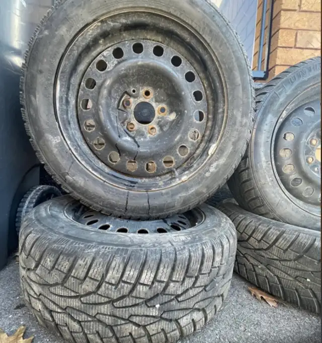 Tiger pow-winter tires with RIM- 225-55R-17 - Photo 2