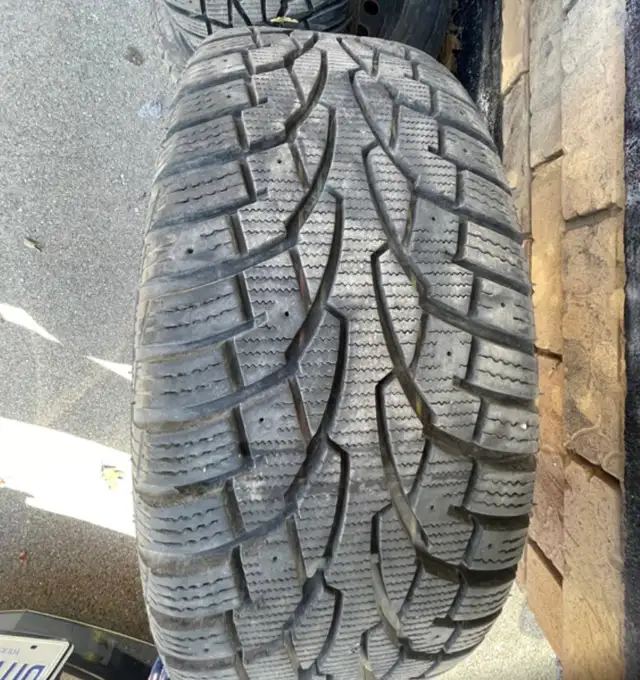 Tiger pow-winter tires with RIM- 225-55R-17 - Photo 3