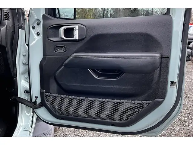 2023 Jeep Wrangler Sahara V6 |SkyTop |McKinley Leather |Tow Pkg - Photo 19