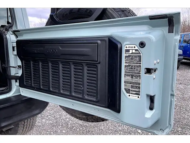 2023 Jeep Wrangler Sahara V6 |SkyTop |McKinley Leather |Tow Pkg - Photo 32