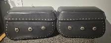 LEATHERLYKE HARD SADDLEBAGS – HONDA MAGNA 750 (94–03) – LOCKABLE