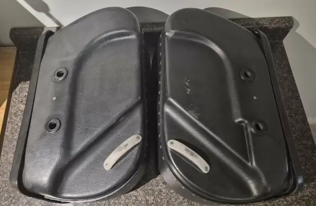 LEATHERLYKE HARD SADDLEBAGS – HONDA MAGNA 750 (94–03) – LOCKABLE - Photo 2