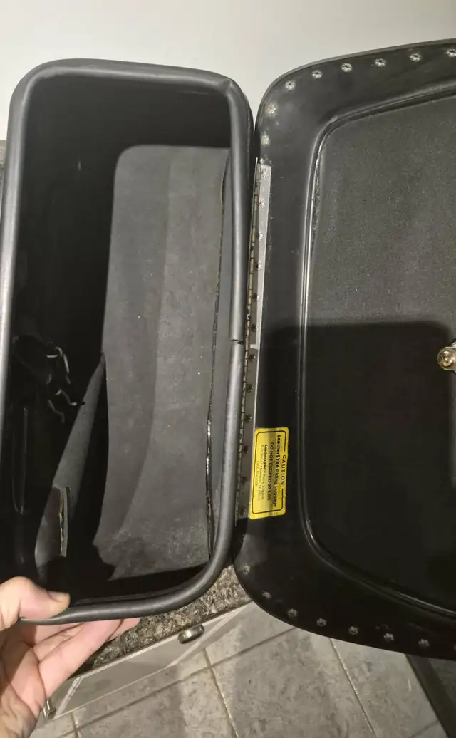 LEATHERLYKE HARD SADDLEBAGS – HONDA MAGNA 750 (94–03) – LOCKABLE - Photo 3