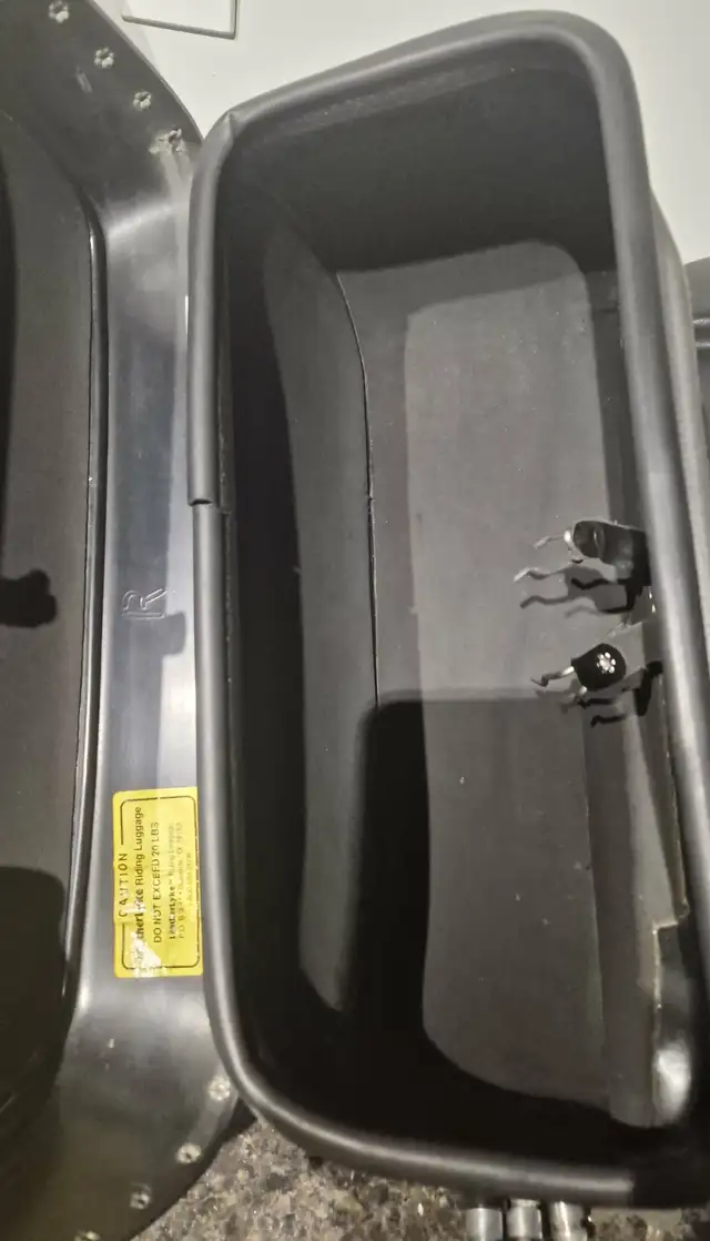 LEATHERLYKE HARD SADDLEBAGS – HONDA MAGNA 750 (94–03) – LOCKABLE - Photo 4