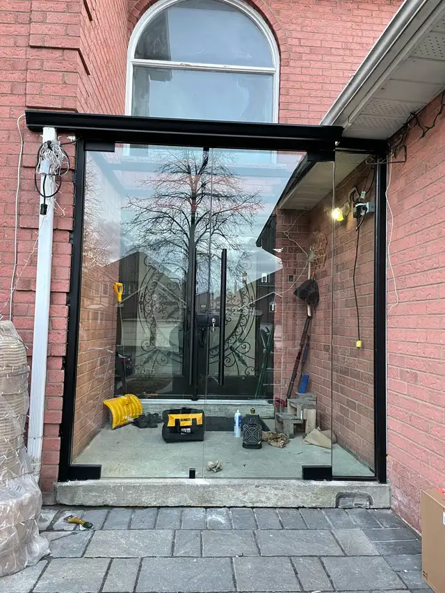 Frameless Glass Entrance Enclosure