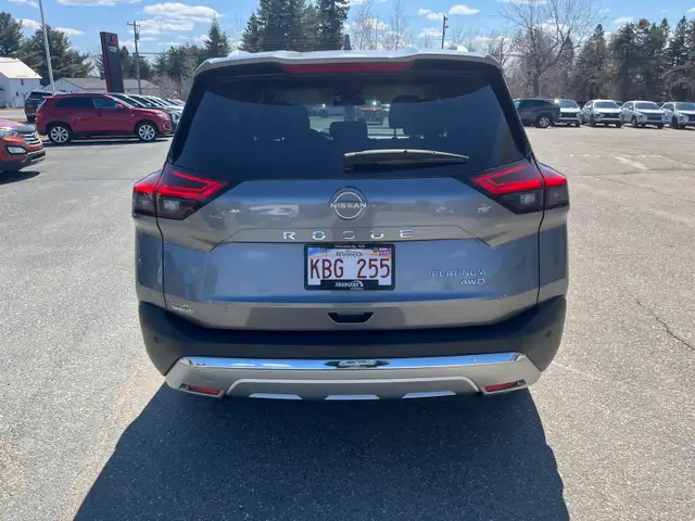 2023  Nissan rogue Platinum - Photo 2