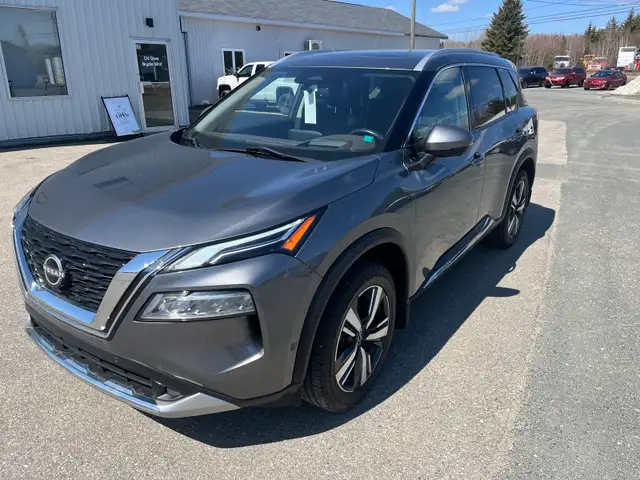 2023  Nissan rogue Platinum - Photo 3