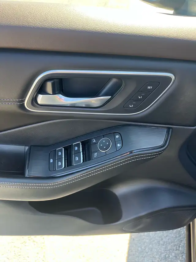 2023  Nissan rogue Platinum - Photo 6