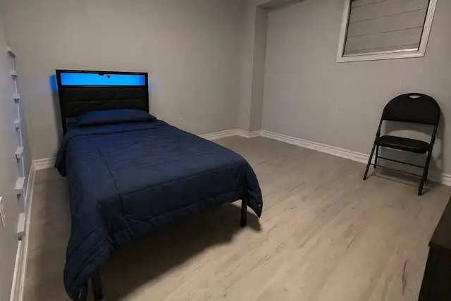 Room For Rent  1 MIN to Durham College | 5 MIN to Ontario Tech - Photo 2