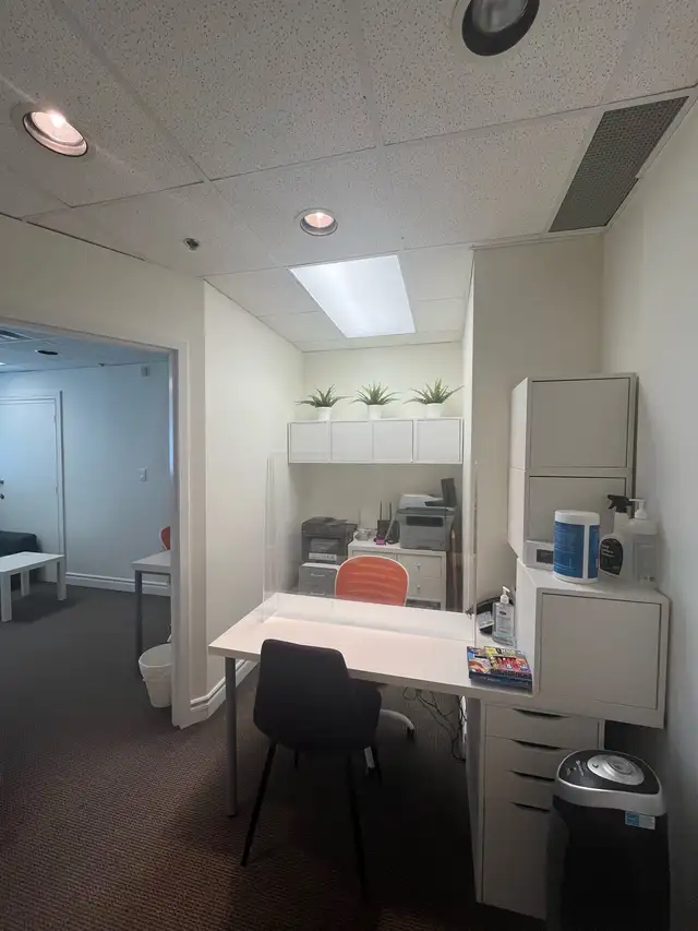 Professional office unit - Photo 2