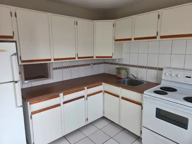 Southside 2 Bedroom Townhome Available Immediately - Photo 5