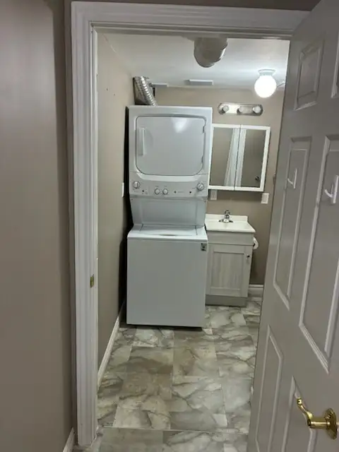 Spacious 1 Bedroom, 1 Bath, 1 Parking, Basement Apartment - Photo 10