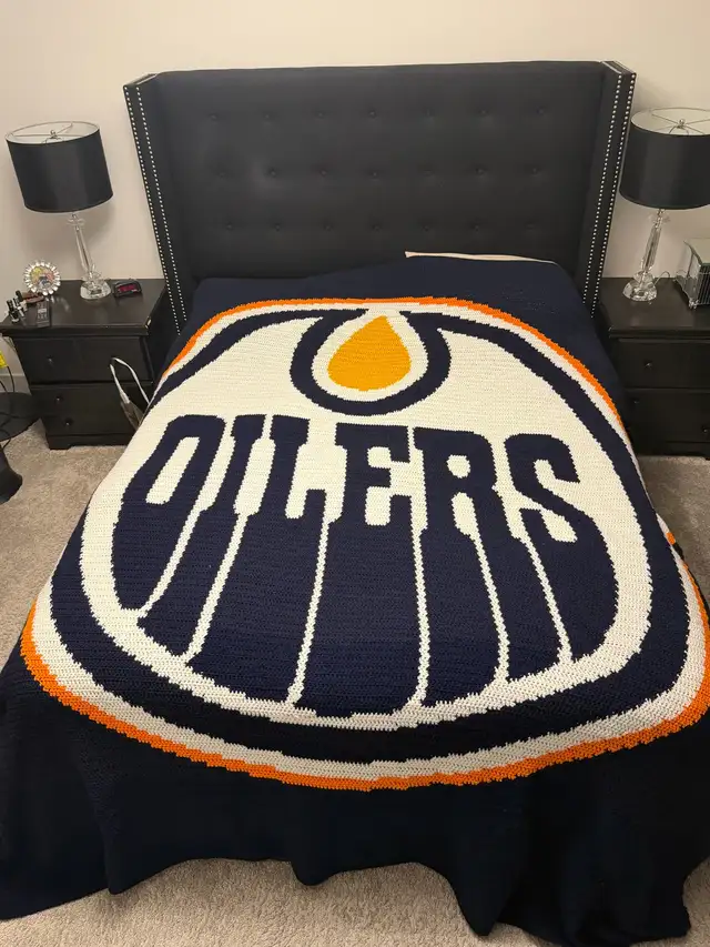 OILERS "CROCHET " BLANKET - Photo 3