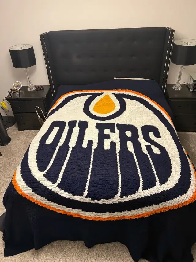 OILERS "CROCHET " BLANKET - Photo 4