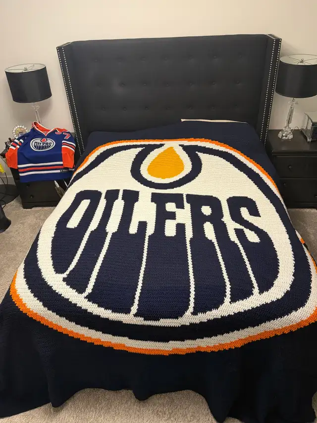 OILERS "CROCHET " BLANKET - Photo 5