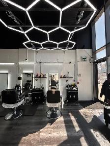 Barber Chair For Rent ( DOWNTOWN TORONTO) - Photo 3