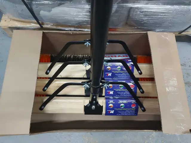 Commercial Floor Squeegee & Brooms - Photo 4