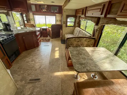 Travel Trailer - Photo 3