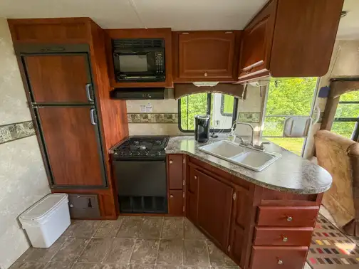 Travel Trailer - Photo 4