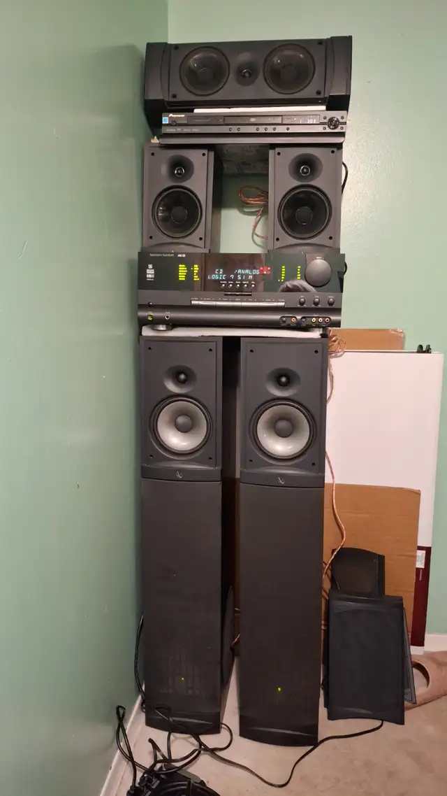 Tower speakers and receiver ( Infinity speaker  Build in subwoof