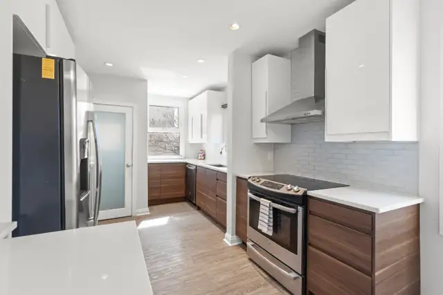 Cute n Cozy 3bdrm 1040sqft 2-Storey nestled on a quiet bay! - Photo 5