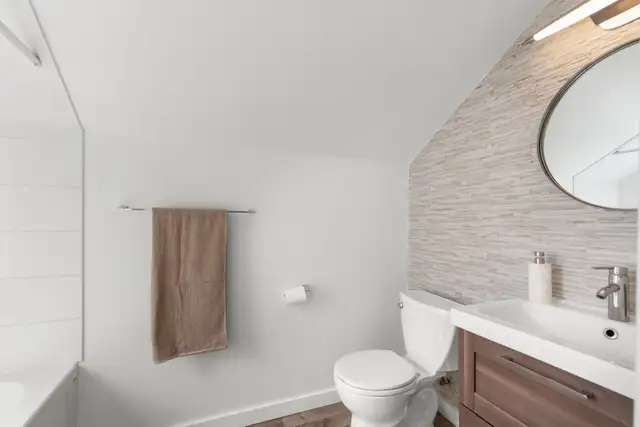 Cute n Cozy 3bdrm 1040sqft 2-Storey nestled on a quiet bay! - Photo 7