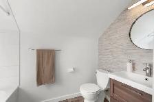 Cute n Cozy 3bdrm 1040sqft 2-Storey nestled on a quiet bay! - Photo 7
