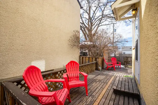 Cute n Cozy 3bdrm 1040sqft 2-Storey nestled on a quiet bay! - Photo 9
