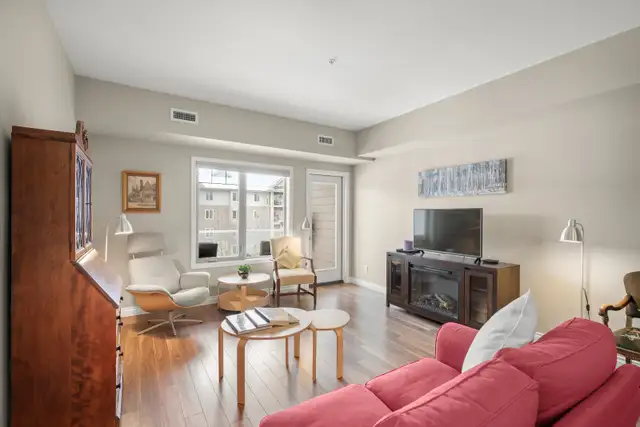 Stunning 2bdrm Den Condo w/ bright open-concept layout! - Photo 5