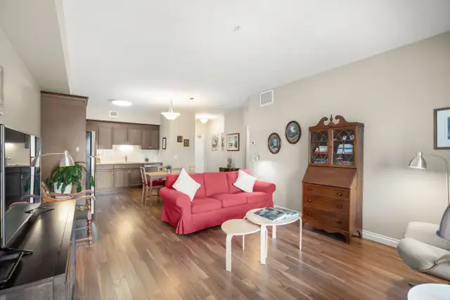 Stunning 2bdrm Den Condo w/ bright open-concept layout! - Photo 6