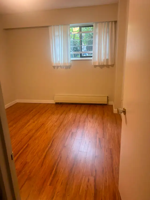 Spacious 1 Bed near Marple Loop Available - Photo 4