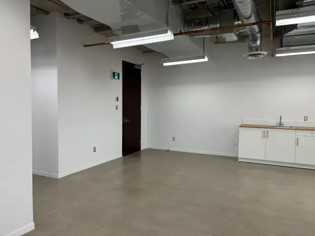 Loft industriel de 734 p.c. (avec cuisinette)dans Montréal-Nord! - Photo 2