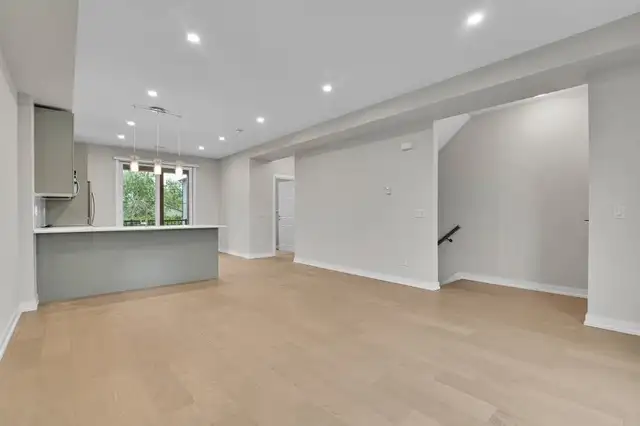 2 Beds 2.5 Baths Townhouse - Photo 5