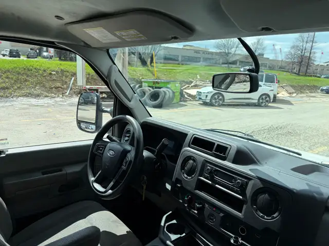 2021 FORD E-450 SUPER DUTY CUBE VAN | HEAVY-DUTY | - Photo 4