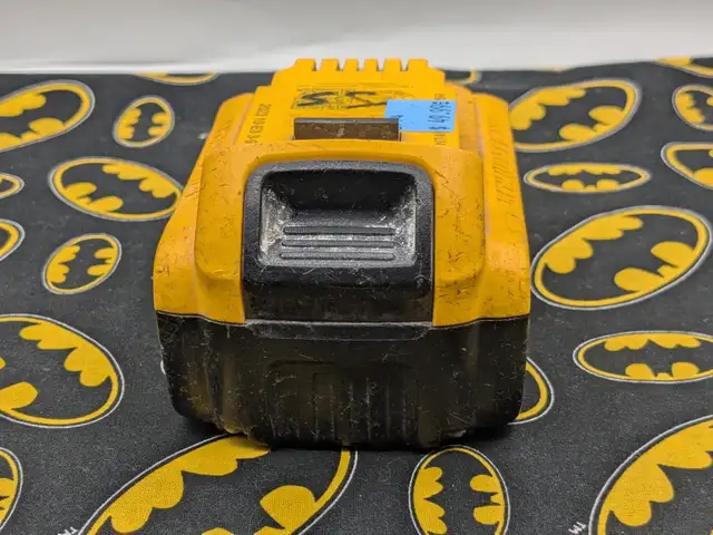 Dewalt DCB205 5Ah Battery (#2994) - Photo 3