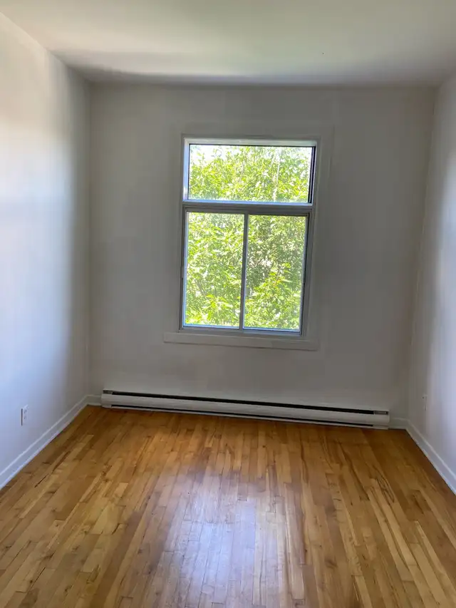 Verdun beau 5 1/2 au 3e étage juillet - Photo 6