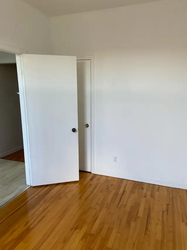 Verdun beau 5 1/2 au 3e étage juillet - Photo 9