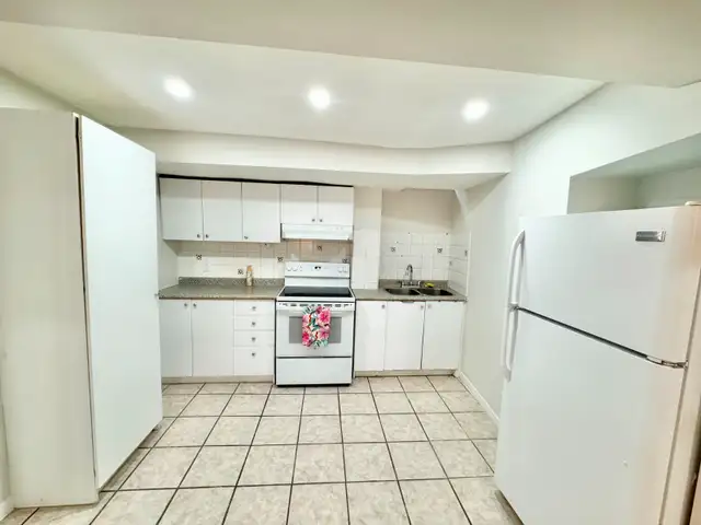 2 BED   1 BATH BASEMENT UNIT IN RICHMOND HILL - Photo 5