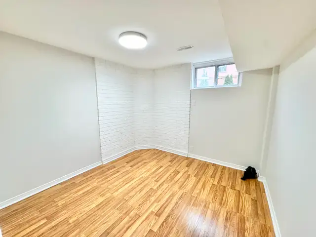 2 BED   1 BATH BASEMENT UNIT IN RICHMOND HILL - Photo 6