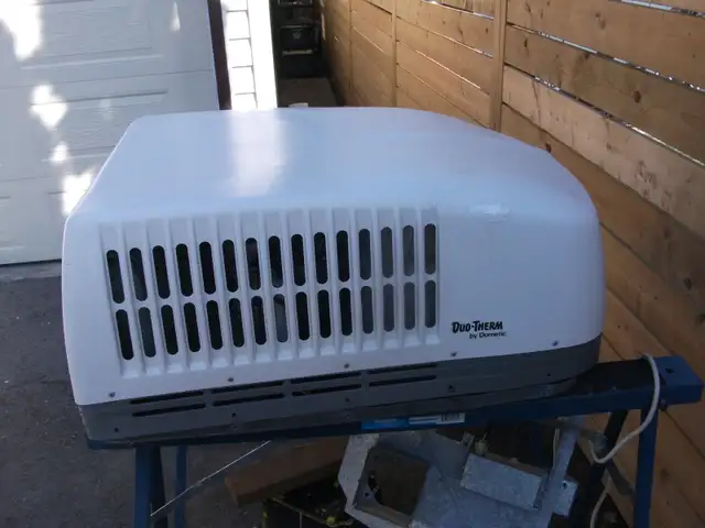 RV AIR CONDITIONER - Photo 2