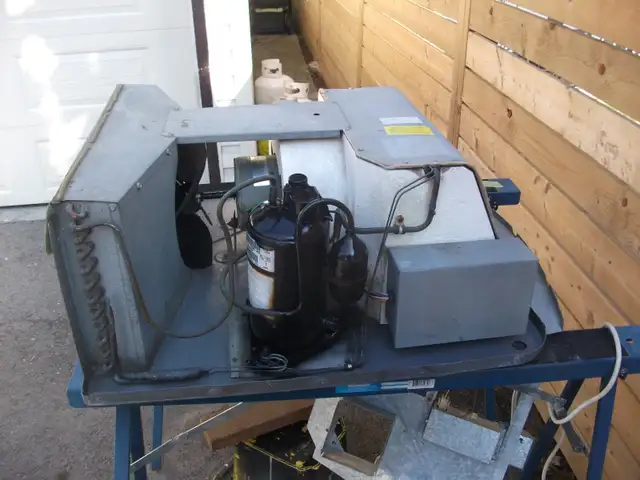 RV AIR CONDITIONER - Photo 3