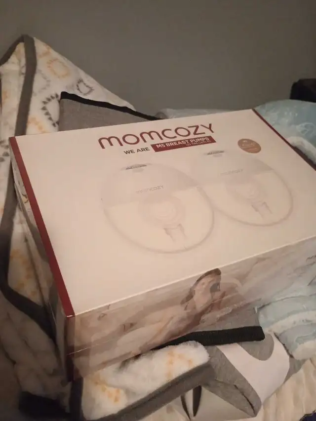 Momcozy Breast pump NEW STILL WRAPPED