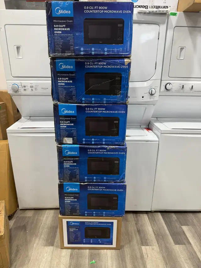 Microwave - Midea  EM9P022CV-PMB 0.9 Cu Ft - Countertop Black.