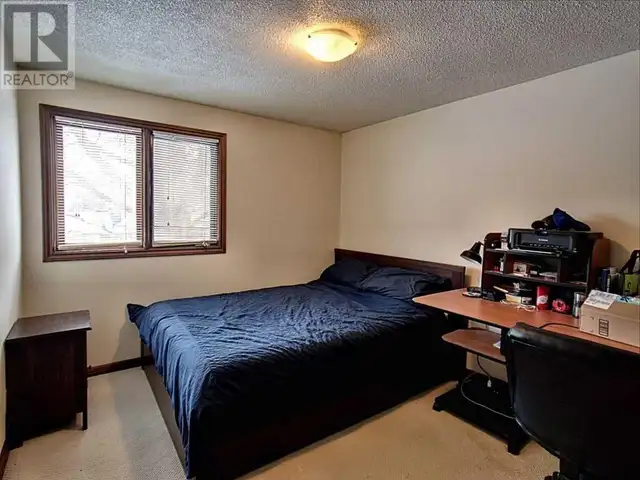 Furnished Bedroom Very Close to the U of G! September 1st Lease - Photo 2