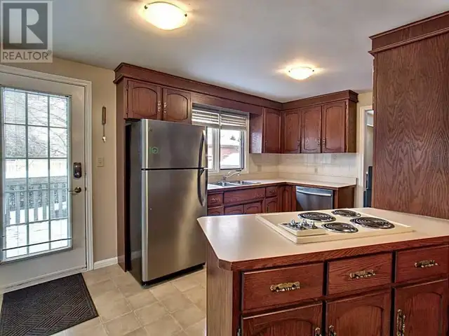 Furnished Bedroom Very Close to the U of G! September 1st Lease - Photo 3