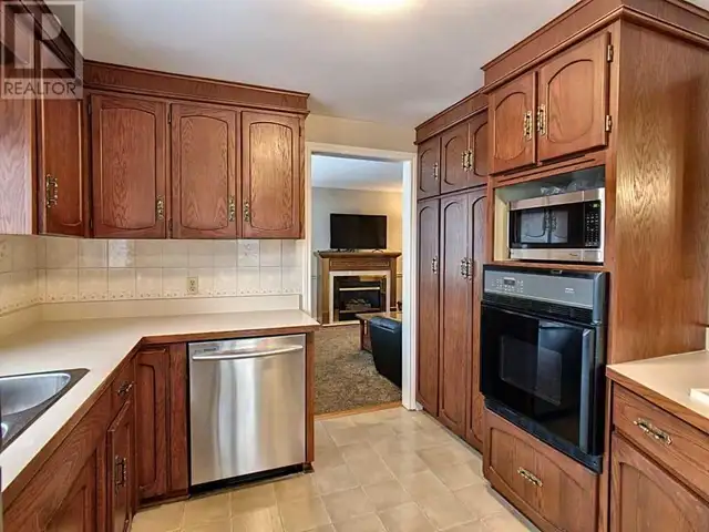 Furnished Bedroom Very Close to the U of G! September 1st Lease - Photo 4