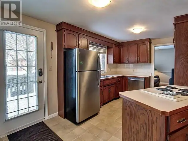 Furnished Bedroom Very Close to the U of G! September 1st Lease - Photo 5