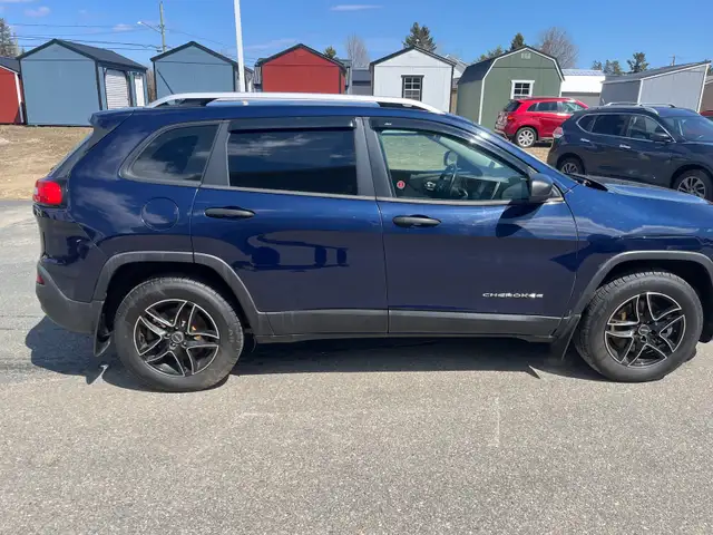 2016 Jeep Cherokee 4X4 - Photo 2