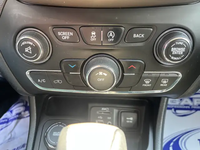 2016 Jeep Cherokee 4X4 - Photo 8